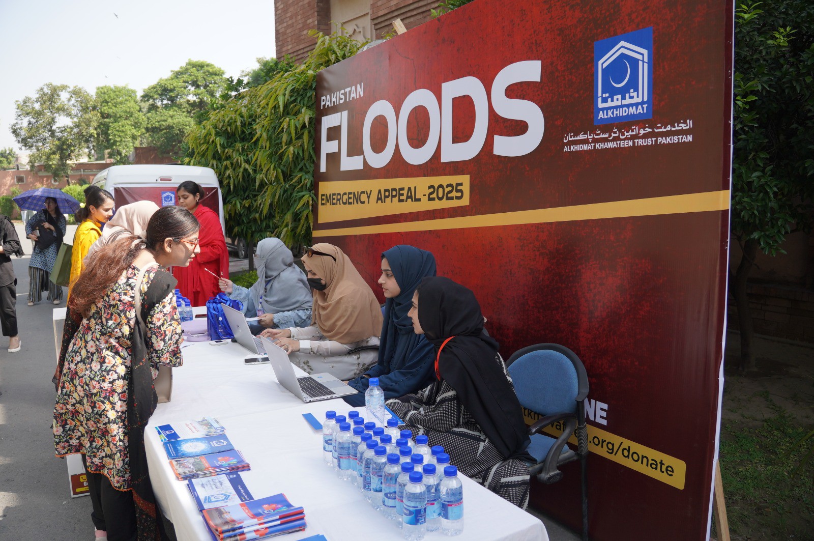 AlkhidmatFloodDriveLC3.jpg - 452.92 kB