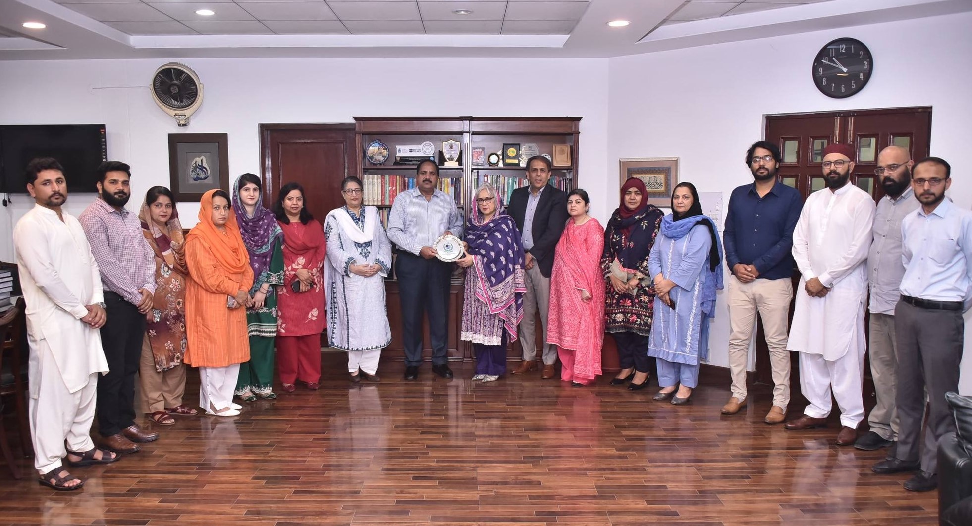 HECvisitedLCWUScholorship2.jpg - 452.88 kB