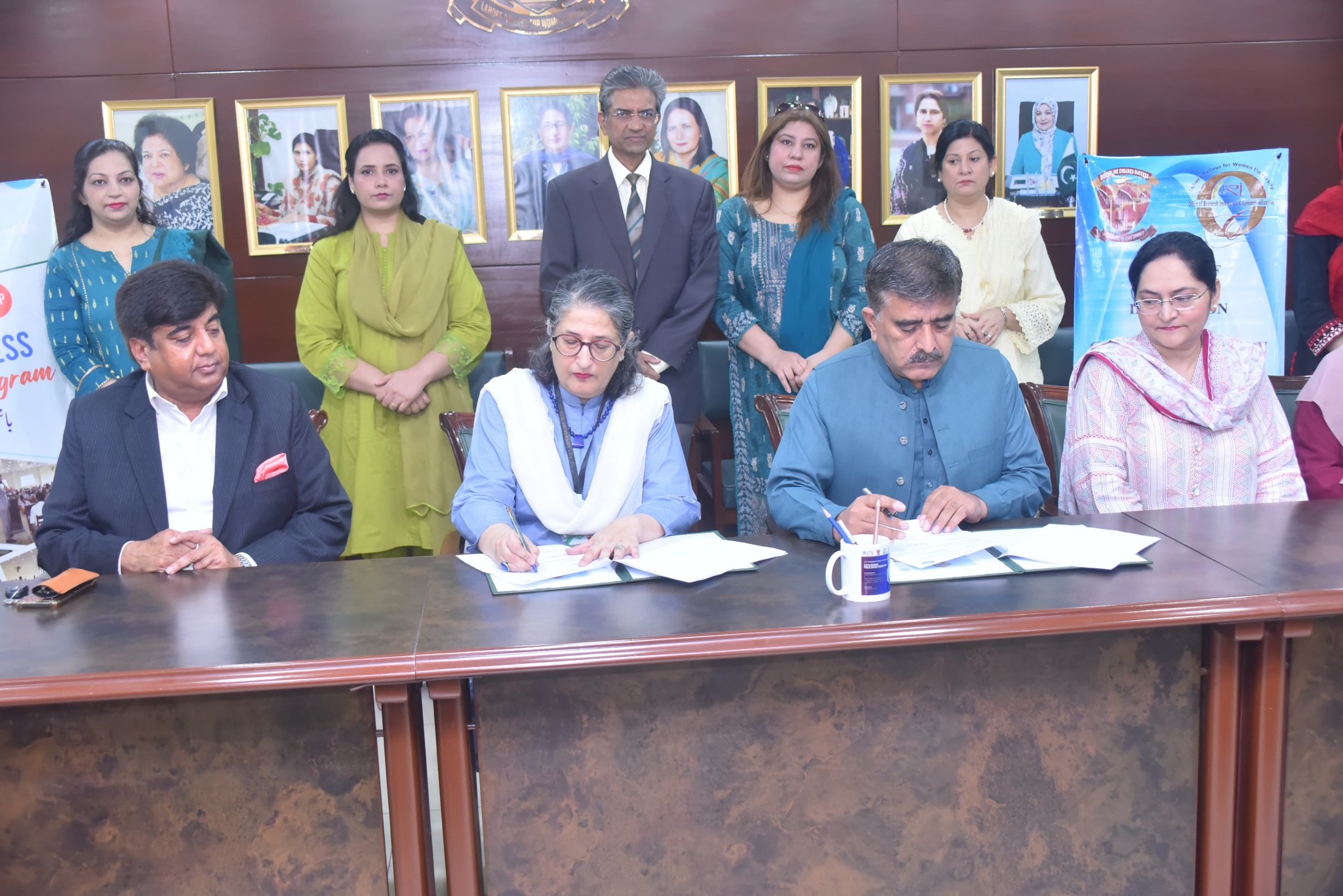 MOUTDCP1.jpg - 501.92 kB