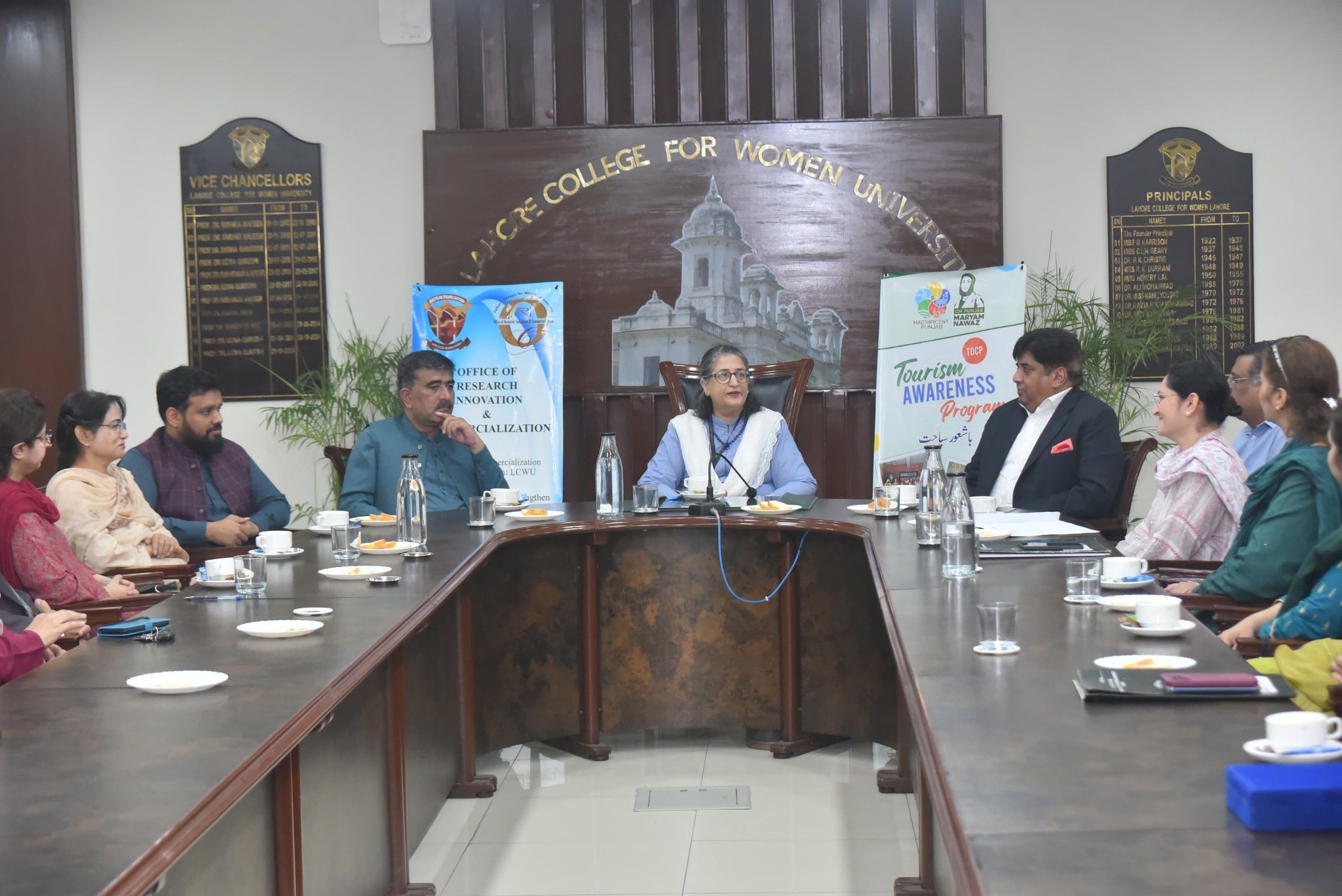 MOUTDCP6.jpg - 430.06 kB