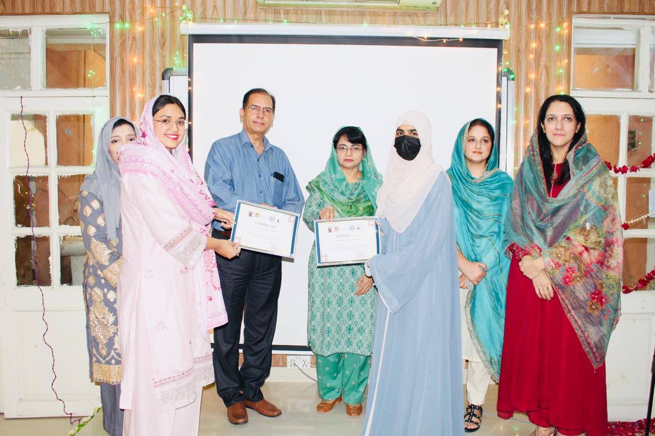 https://www.lcwu.edu.pk/images/SeeratQuizCompEngLC2.jpg
