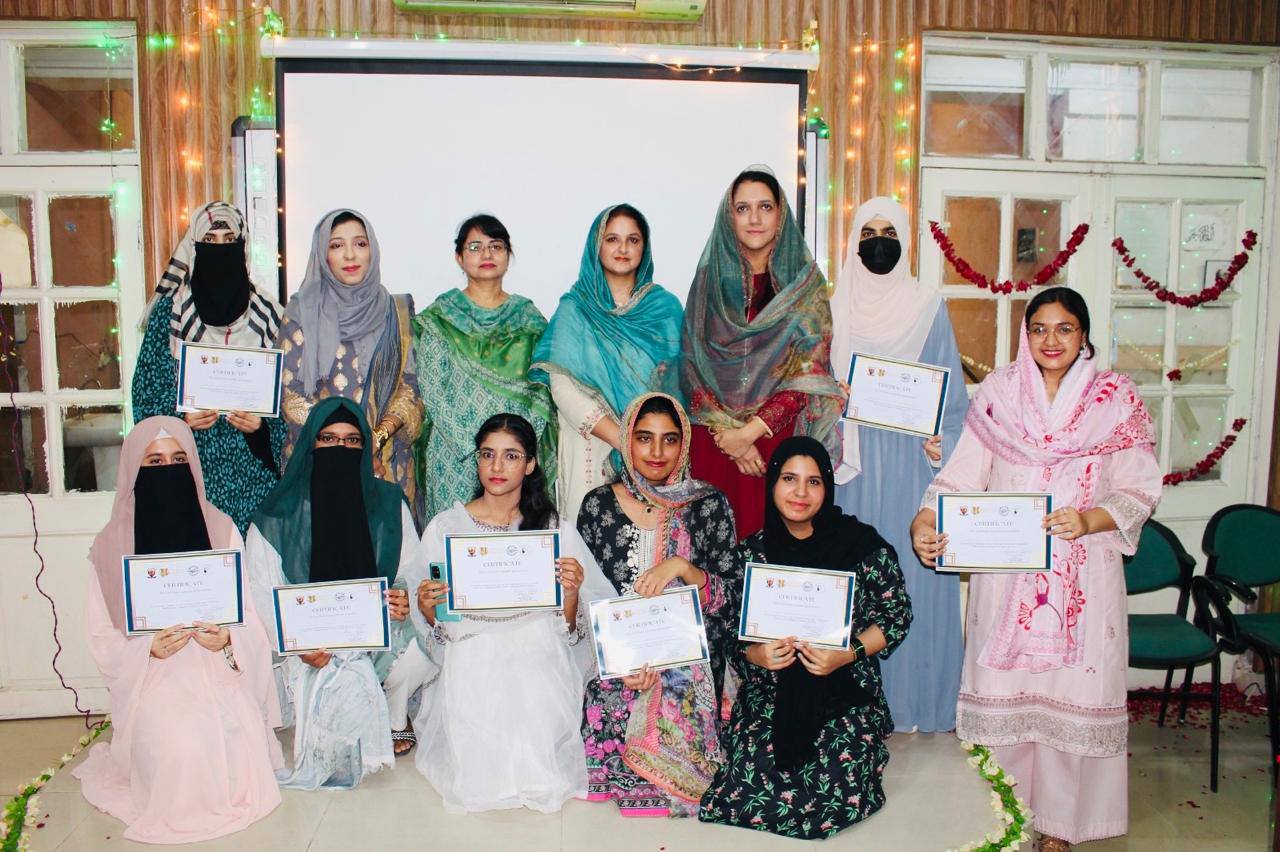 https://www.lcwu.edu.pk/images/SeeratQuizCompEngLC3.jpg
