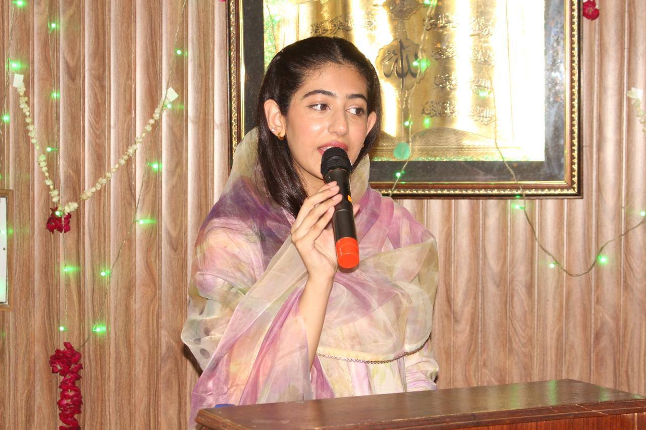 https://www.lcwu.edu.pk/images/SeeratQuizCompEngLC4.jpg